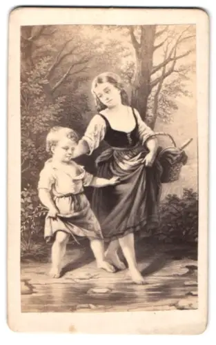 Fotografie unbekannter Fotograf und Ort, Zwei Kinder am Waldbach, nach dem Gemälde Geh Hänschen