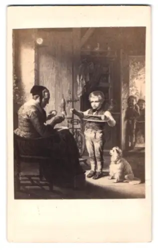 Fotografie unbekannter Fotograf und Ort, Kind mit Hund bei einer Frau am Spinnrad, nach dem Gemälde Geduldprobe