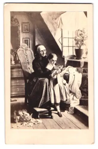 Fotografie unbekannter Fotograf und Ort, Dame zeigt einem Mädchen das Stricken, nach dem Gemälde Unterricht im Stricken