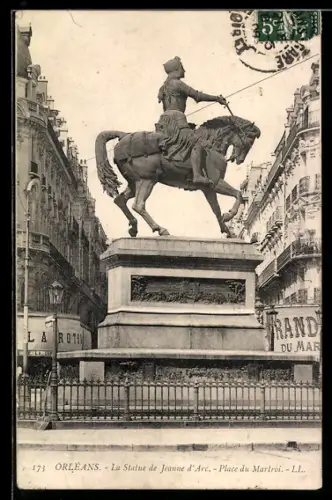 AK Orléans, La Statue de Jeanne d`Arc, Place du Martroi