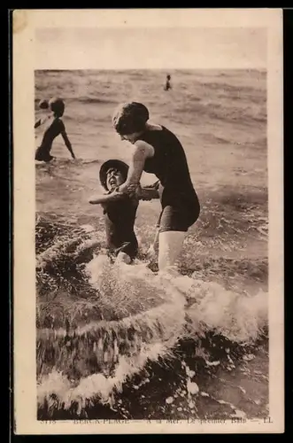 AK Berck-Plage, A la Mer, Le premier Bain