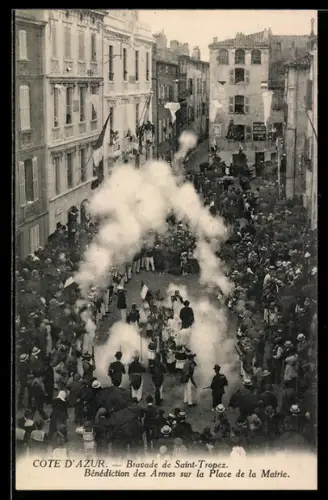 AK Saint-Tropez /Cote d`Azur, Bravade de Saint-Tropez, Bénédiction des Armes sur la Place de la Mairie
