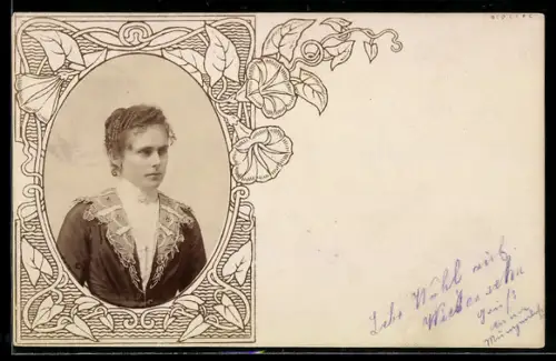 Foto-AK Junge Dame mit Stirnlocken, Ornament-Passepartout mit Blume, Jugendstil