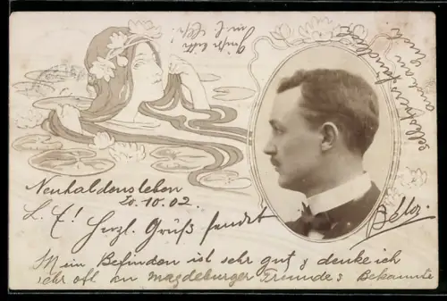 Foto-AK Junger Mann mit Fliege, Passepartout, Seerosen u. Nixe im Wasser, Jugendstil