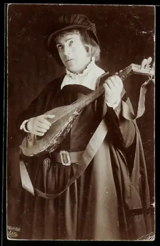 AK Mann in mittelalterlicher Kleidung mit einer Laute