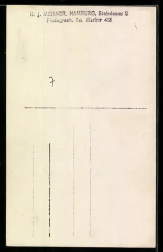 Foto-AK Geiger im Frack, Portrait mit Instrument