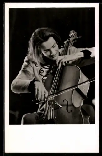 Foto-AK Cellist beim Spielen des Instruments