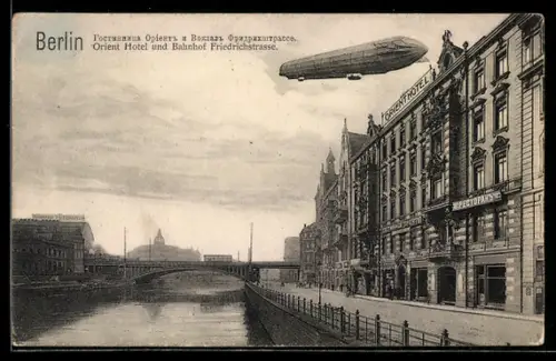 AK Berlin, Zeppelin fliegt über Orient Hotel und Bahnhof Friedrichstrasse