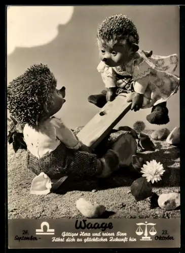 AK Igel Mecki wippt mit seinem Kind, Sternzeichen Waage