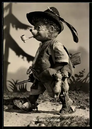 AK Mecki mit Pfeife und Gewehr auf dem Heimweg nach erfolgreicher Jagd