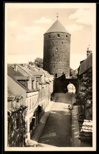 AK Freiberg /Sa., Donatstor, Stadtmauer, Strassenansicht