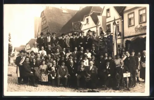 Foto-AK Bamberg, Gesangsverein Cecilia auf einer Strasse