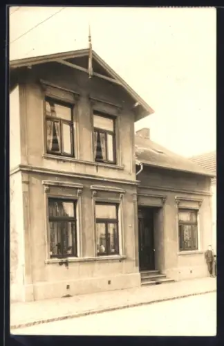 Foto-AK Uetersen, Stadthaus 1911 von der Strasse gesehen