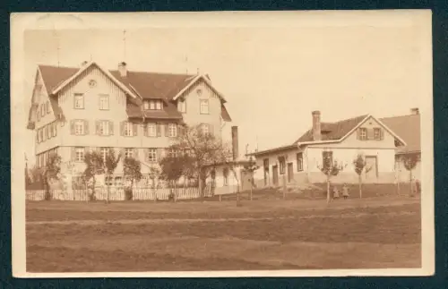 Foto-AK Eisenbach, Fabrik Morat, Kinder am Rande der Wiese