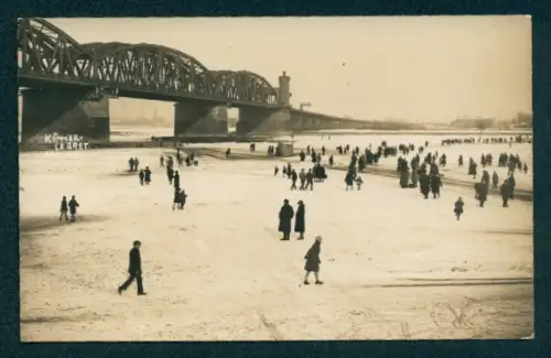 Foto-AK Mainz, Zugefrorener Rhein 1929, Personen auf dem Rhein