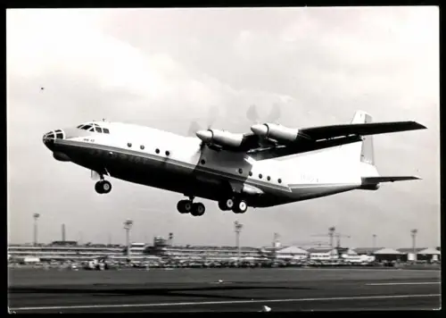 Fotografie Flugzeug Antonow AN-12, Kennung CCCP-11359
