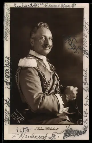 AK Kaiser Wilhelm II. in Kürassier-Uniform mit Orden, Halbportrait