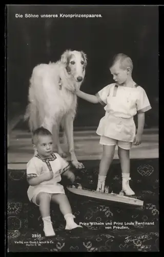 AK Prinz Wilhelm und Prinz Louis Ferdinand mit Spielzeug-Torpedoboot und Windhund