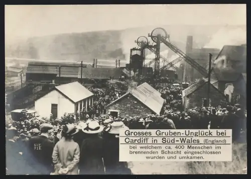 Riesen-AK Cardiff, Gruben-Unglück bei dem 400 Menschen im brennenden Schacht umkamen, Menschenmenge am Bergwerk