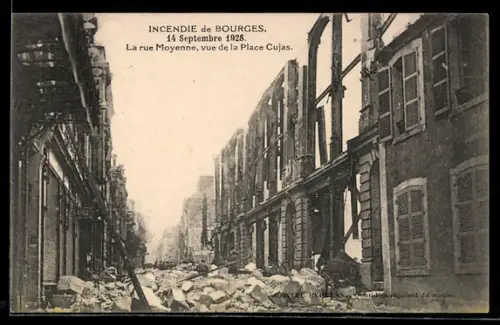 AK Bourges, 1928 L`Incendie, La rue Moyenne, vue de la Place Cujas, nach Brand