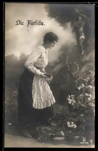 Foto-AK RPH Nr. 3819/5: Junge Frau mit Buch am Flurkreuz