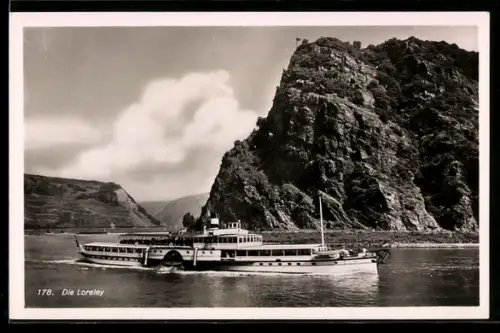 AK Dampfer auf dem Rhein passiert den Felsen der Loreley
