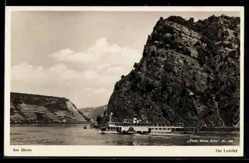 AK Flussdampfer passiert den Loreleyfelsen