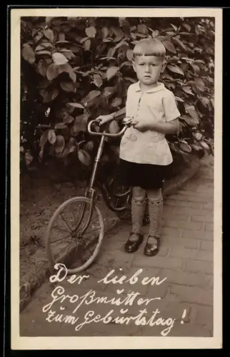 Foto-AK Kleiner Junge mit seinem Fahrrad