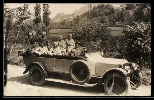 Foto-AK Kraftwagen mit Fahrgästen bei einer Rundfahrt