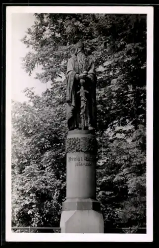 Foto-AK Freiburg /Br., Brückenfigur von Heinrich V.