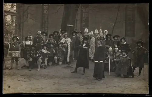 Foto-AK Offenbach a. M., Teilnehmer am Volksschauspiel, 400-jährige Gedenkfeier des Reichstags zu Worms