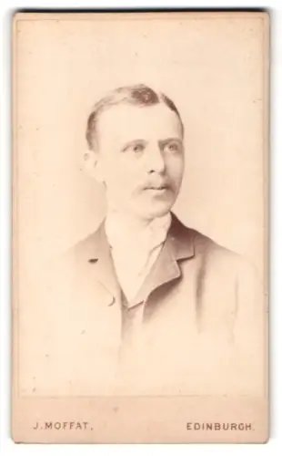 Fotografie J. Moffat, Edinburgh, Princes Street 125, Porträt von George 1888