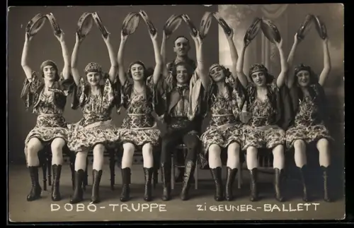 AK Volkstanzgruppe Dobó in Kostümen, Ballett