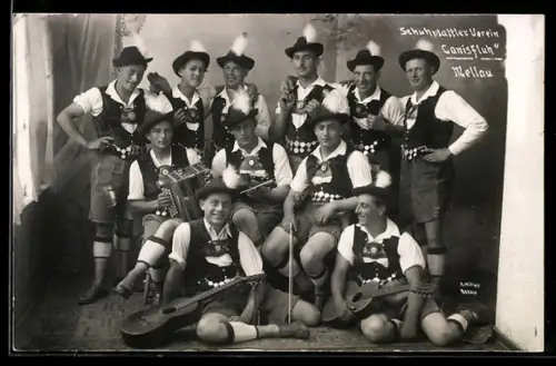 AK Mellau, Schuhplattler-Verein Canisfluh in Trachten und mit Instrumenten, Volkstanz