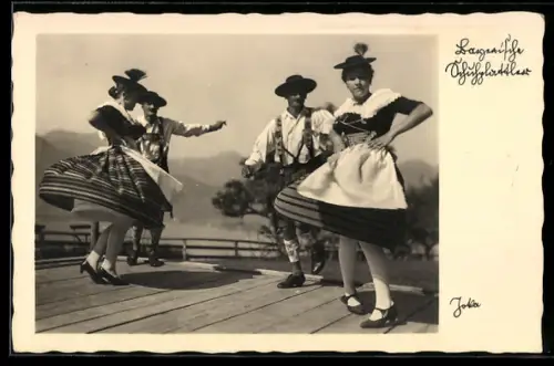AK Bayerischer Schuhplattler, Paare in Bayerischer Tracht beim Tanz