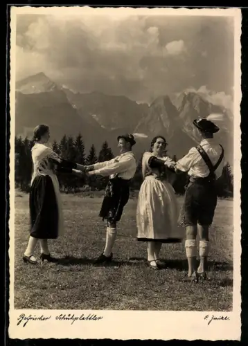 AK Paare beim bayerischen Schuhplattler-Volkstanz