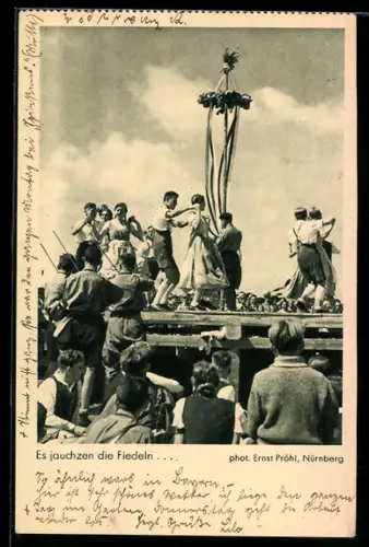 AK Gesellschaft in Trachten beim Volkstanz auf einem Fest