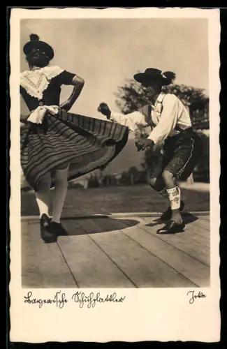 AK Paar in Tracht beim Volkstanz