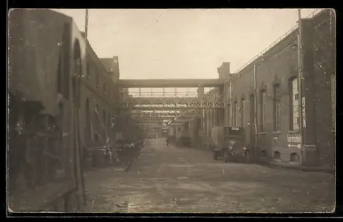 Foto-AK Dortmund, Strasse mit Lieferwagen