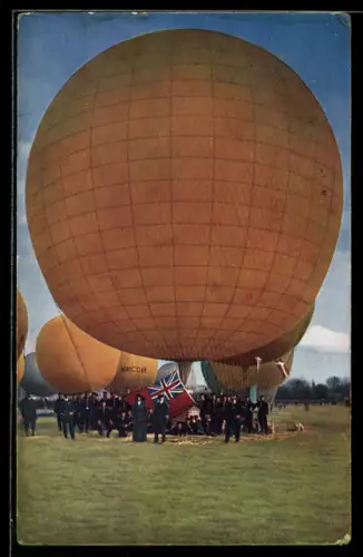 AK Soldaten mit britischer Fahne vor einem Ballon