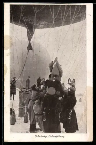 AK Soldaten bei schwierigre Ballonfüllung im Winter