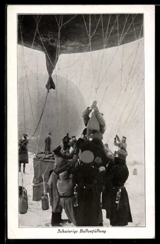 AK Soldaten bei schwierigre Ballonfüllung im Winter
