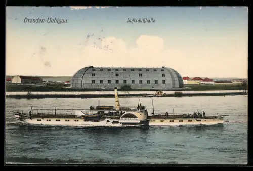 AK Dresden-Uebigau, Dampfer Habsburg passiert Luftschiffhalle