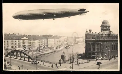 Foto-AK Luftschiff LZ-127 Graf Zeppelin im Fluge über einer Stadt