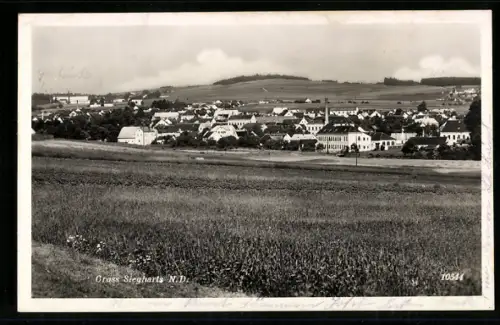AK Gross-Siegharts /N. D., Panorama mit Hügeln