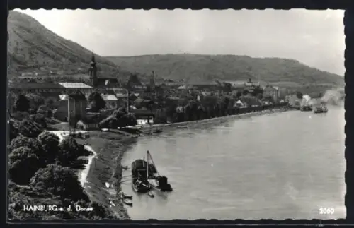 AK Hainburg a. d. Donau, Donauufer mit Schiffen und Kirche