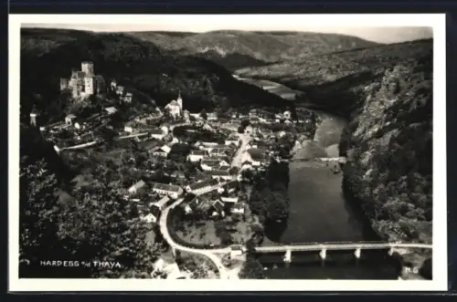 AK Hardegg an der Thaya, Panorama mit Burg und Brücke