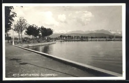 AK Wörthersee, Südrand des Sees, Uferpromenade mit Gebirgspanorama