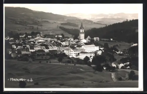 AK Haslach /O. Ö., Panorama mit Kirche und Bergen
