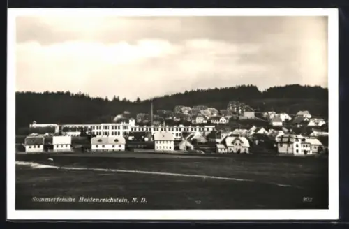 AK Heidenreichstein /N. D., Totalansicht mit Umgebung